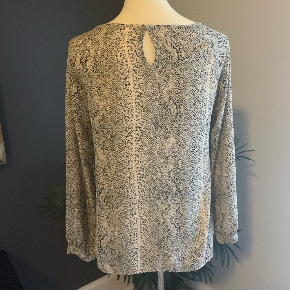 Charming Charlie Gray/Cream Keyhole Python Print Blouse - Picture 2 of 4